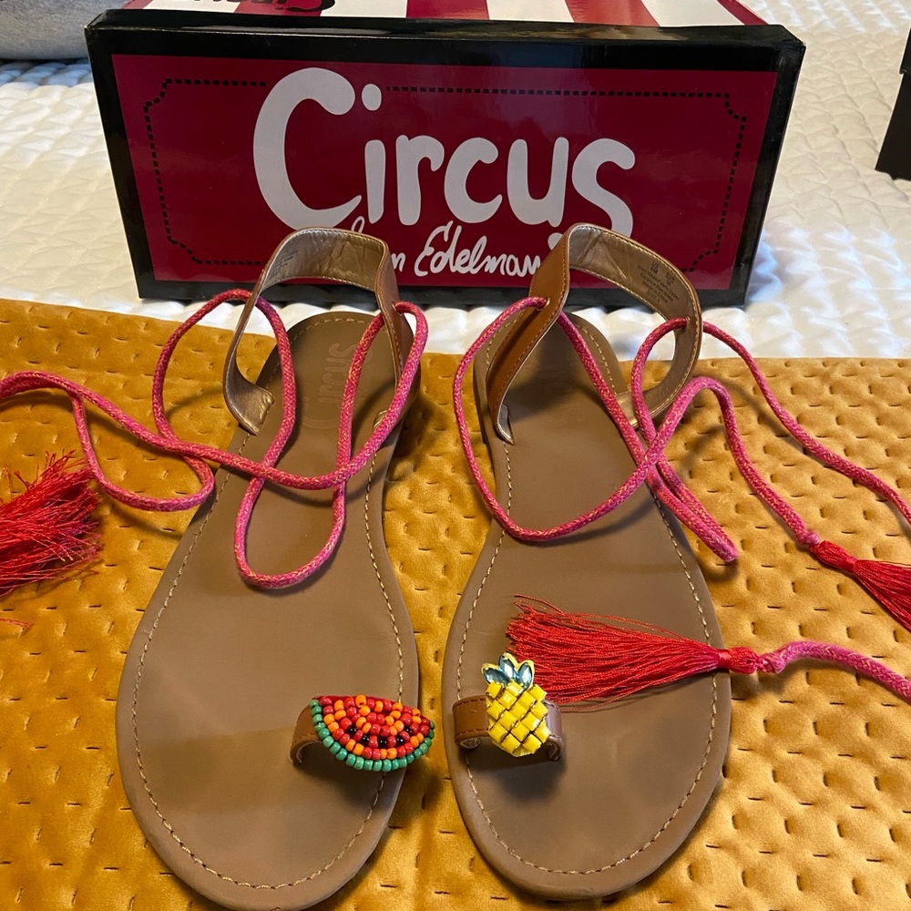 Sz 8 cute summer sandals
